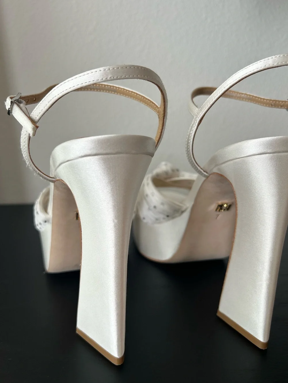 Badgley Mischka Willabella Platform Sandals